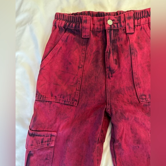 Raspberry colored acid wash cargo jeans - Picture 9 of 14